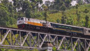 EKSOTIS-JALUR-SELATAN-KERETA-PANORAMIC.jpg