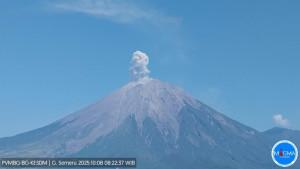 ERUPSI-GUNUNG-SEMERU-Letusan-asap-membumbung-dari-puncak-Gunung-Sem.jpg