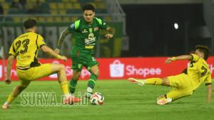 Eduardo-Perez-berkat-menciptakan-assist-dari-gol-kemenangan-1-0-Bruno-Moreira.jpg