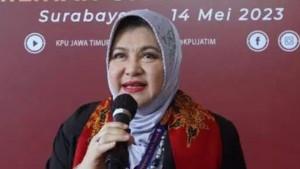 surabaya/Emilia-Contessa-saat-mendaftar-sebagai-bacalon-DPD.jpg