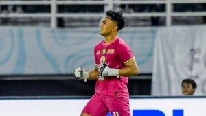 Ernando-Ari-saat-memperkuat-Persebaya-Surabaya-di-laga-melawan-PSM-Makassars.jpg