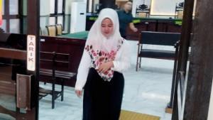 Ernawati-Terdakwa-Kasus-Penipuan-Lelang-Arisan-Online-di-Mojokerto-1592025.jpg