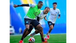 FOKUS-Pemain-Persela-Lamongan-menjalani-sesi-official-tr.jpg