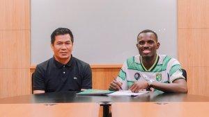 Flavio-Silva-kanan-sudah-resmi-menjadi-pemain-Persebaya.jpg