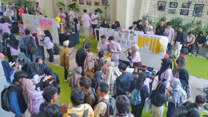 GALLERY-WALK-LEX-Mahasiswa-UMSurabaya-dan-Singapore-Polytechnic-memamerk.jpg