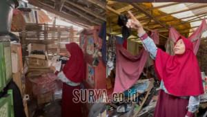 GURU-TK-l-di-rumah-gubuk-hampir-roboh-Bertahan-hidup-dengan-gaji-Rp350-ribu-per-bulan.jpg