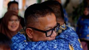 Gelagat-Wali-Kota-Prabumulih-saat-Berdamai-dengan-Kepsek-dan-Satpam-SMPN-1-Beri-Perintah-Ini-Wajib.jpg