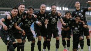 George-Brown-Paling-Kanan-mendapatkan-panggilan-untuk-pemusatan.jpg