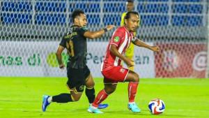 surabaya/Gian-Zola-di-Stadion-Gelora-Delta-Sidoarjo-Minggu-2192025-malam.jpg