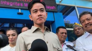 Gibran-Berterima-Kasih-Pada-Roy-Suryo-dan-Dokter-Tifa-Sudah-Perhatian.jpg
