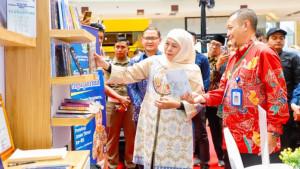 Gubernur-Khofifah-membuka-pameran-dan-bedah-buku-insan-pendidikan-Jawa-Timur-Tahun-2025.jpg