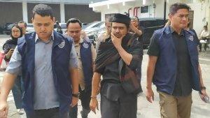 Gus-Samsudin-dikeler-di-Polda-Jatim.jpg