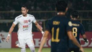 Hansamu-Yama-saat-memperkuat-Persija-Jakarta-melawan-PSM-Makassar-di-Liga-1.jpg