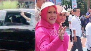 IMBAS-Iriana-Jokowi-Viral-Salam-2-Jari-di-Mobil-Kepresidenan-Relawan-Ganjar-Mahfud-Tak-Tinggal-Diam.jpg