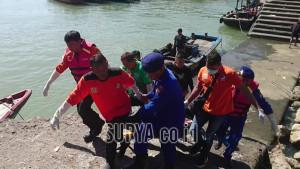 Janazah-I-Made-Indraprastha-tiba-di-dermaga-Pantai-Popoh-Tulungagung.jpg