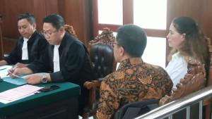 KASUS-NARKOBA-Kitty-Van-Reimsdijk-kanan-warga-negara-Bel.jpg