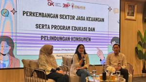 KEDIRI-FINFEST-2025-Kepala-OJK-Kediri-Ismirani-Saputri-tengah-dal.jpg