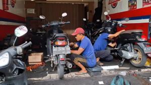 KELUHAN-Bengkel-di-kawasan-Jalan-Kilisuci-Kota-Kediri-kedatangan-sejum.jpg