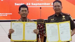 KERJA-SAMA-Dirut-Bank-Jatim-Winardi-Legowo-bersama-Kepala-Kejati-Jat.jpg