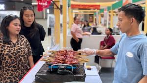 KULINER-BALI-Pengunjung-tengah-berada-di-Festival-kuliner-Foodphoria-Vol-4-ya.jpg