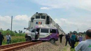 Kecelakaan-di-perlintasan-kereta-api-t.jpg