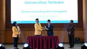 Kerja-Sama-Pemkab-Trenggalek-dan-Universitas-Terbuka.jpg