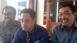 Ketua-Tim-LBH-IKA-Unitomo-Dedy-Wisnu-Nasution.jpg