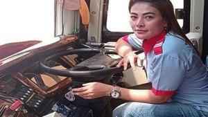 Kisah-Mama-Muda-Insyaf-dari-Kerjaan-Dunia-Malam-Kini-Viral-Jadi-Sopir-Cantik-PO-Bus-Agra-Mas.jpg