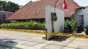 Kondisi-bangunan-kafe-di-Surabaya-usai-peristiwa-ledakan.jpg