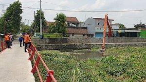 Kondisi-jembatan-di-aliran-Sungai-Sadar-Kecamatan-Mojoanyar-Kabupaten-Mojokerto.jpg