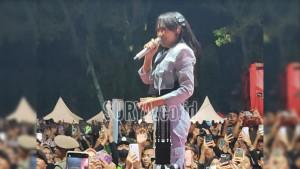 Konser-musik-Happy-Asmara-di-Alun-alun-Kabupaten-Trenggalek.jpg