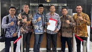 Koordinator-Tim-Hukum-Khofifah-Emil-Edward-Dewaruci.jpg