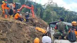 Korban-dilarikan-ke-RSUD-dr-Soedomo-untuk-dilakukan-evakuasi.jpg