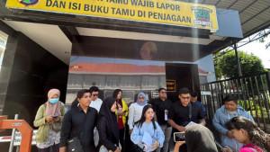 surabaya/LAPOR-DUGAAN-PENIPUAN-Sejumlah-pasangan-melap.jpg