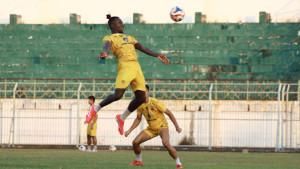 LATIHAN-Pemain-Madura-United-menjalani-sesi-latihan-tim-di-Stadion-Gelo.jpg