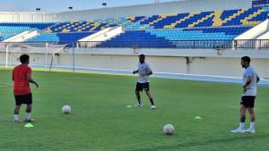 LATIHAN-TIM-Pemain-Persela-Lamongan-menggelar-latihan-di-Stadion-Su.jpg