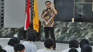 LITERASI-DIGITAL-Wakil-Ketua-DPRD-Surabaya-Arif-Fathoni-saat-h.jpg
