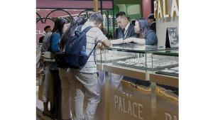 LOVE-STORY-Suasana-booth-The-Palace-Jaweler-yang-tampil-di-ajang-Bridestory-Market-20.jpg