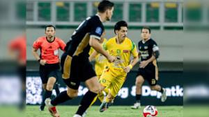 Laga-Dramatis-Persebaya-Imbangi-Dewa-United-1-1-Meski-Kalah-Jumlah-Pemain.jpg