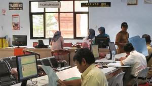 Layanan-di-Dispendukcapil-Trenggalek-Jatim-28102025.jpg