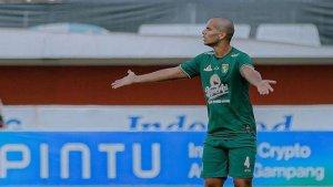 Leo-Lelis-saat-memperkuat-Persebaya-Surabaya-Bek-asal-Brasil-itu-remi-diperken.jpg
