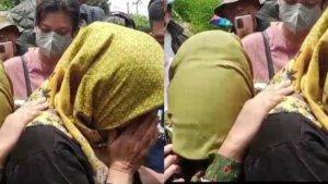Lilis-Sulastri-dan-Yeti-kakak-Tuti-Suhartini-menangis-histeris-saat-olah-TKP.jpg