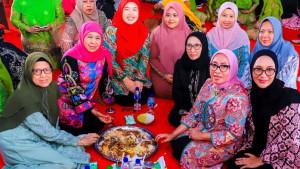 MAKAN-BARENG-Gubernur-Jawa-Timur-Khofifah-Indar-Parawansa-bers.jpg