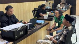 MELAPOR-Owner-Cafe-Asyiq-Muhammad-Asnawi-Sofyan-saat-men.jpg