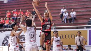 MENANG-Aksi-Christian-Hubert-Savero-saat-tim-basket-putra-SMA-Xin-Zh.jpg