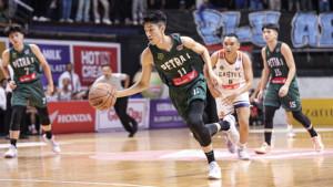 MENANG-Tim-basket-putra-SMA-Petra-1-Surabaya-membuka-Round-2-H.jpg