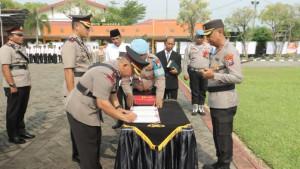 MUTASI-Kapolres-Mojokerto-AKBP-Ihram-Kustarto-saat-memimpin-Sertij.jpg