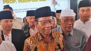 Mahfud-MD-ditemui-di-Desa-Sukorejo.jpg