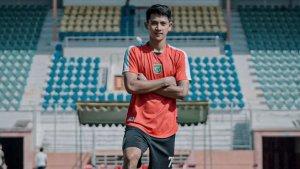Malik-Risaldi-mengikuti-latihan-perdananya-sebagai-pemain-Persebaya-Surabaya.jpg