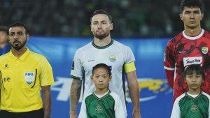Marc-Klok-tengah-saat-memperkuat-Persib-Bandung.jpg